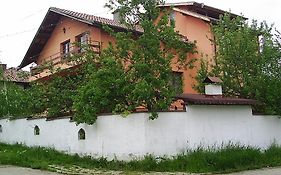 Hadjibulevata Guest House
